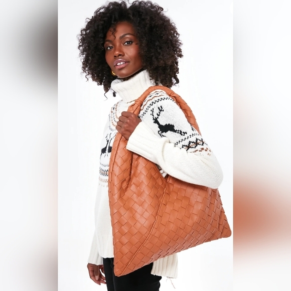Tuckernuck Handbags - Tuckernuck Moda Luxe Tan Harley Hobo Bag